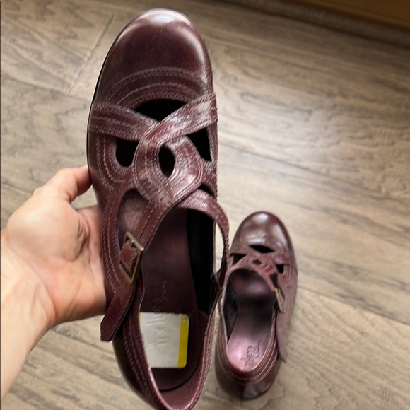 Clarks Burgundy Swirl Crossover Chunky High Heels Elegant and Versatile Sz 9.5 - Picture 9 of 13